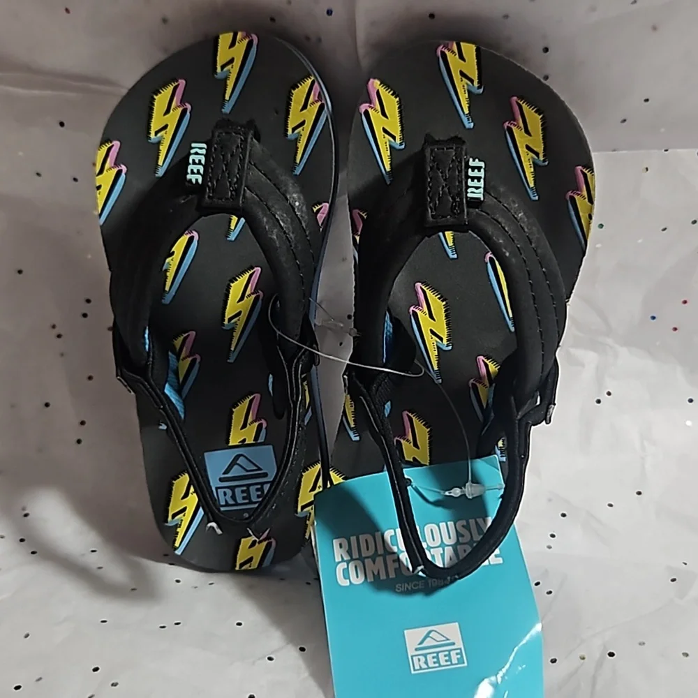 REEF LIGHTNING SANDALS: NEW WITH TAGS: SIZE 3/4